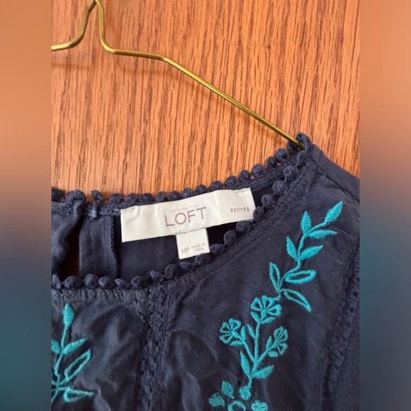 Ladies petite medium lift cotton embroidered tank top - Picture 3 of 3